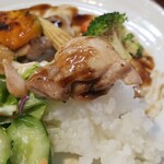 キッチン ブルー グローブ - ４つ目のチキンもご飯に乗せて