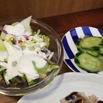 キッチン ブルー グローブ - サラダ、お新香のアップ