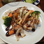 キッチン ブルー グローブ - 正面から、ほぼ１年ぶりの鶏肉と野菜のエチュベ