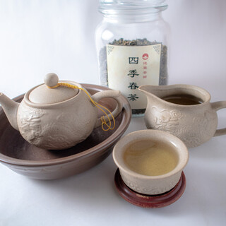 茶器で抽出する淹れたて中国・台湾茶、現地のお酒などを満喫◎