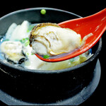 Oyster and clams in a kettle pot