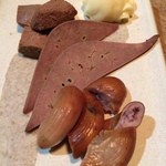 またぎや  - レバーとコブクロの燻製 