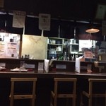 またぎや  - カウンター。お店の方がフレンドリーに接してくださいます。