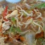 いせのじょう - 白菜辛口ラーメンに自家製ラー油を投入