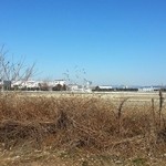 米屋 - 遠くにブルドッグソースの舘林工場が