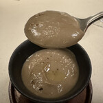 Atti - トピナンブール（菊芋）のスープ、スプーン上げ