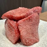 焼肉山水 - 生タンごっちゃ盛り