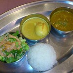 Aﾗﾝﾁｾｯﾄ895円　ｶﾚｰはｴｯｸﾞとﾁｷﾝ