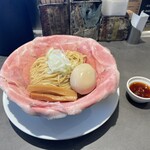 ラーメン 大戦争 - 汁なし醤油ラーメン 錆びた刃、とろ〜り半熟煮玉子トッピ♪