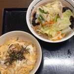 山田うどん - ミニ丼でもボリューム満点