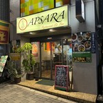 Apsara Restaurant & Bar - ガラス張りで入りやすく、スリランカが滲み出ている店構え｡