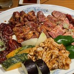 Sumibiyakiniku Kongouen - 焼肉盛り合わせ(カルビ、サガリ、ジンギスカン、ホルモン)