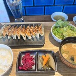 餃子と煮込み 魚屋鮨しん - 餃子定食 ¥1000