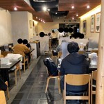 Takeya - 入口から見た店内