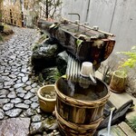 いづ重 - 御手洗も奥の飲食スペース用に設えられています