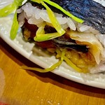 いづ重 - 玉子も三つ葉もいい感じにしっとり巻かれて渾然一体です