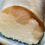 いづ重 - びっしりと隙間なく詰められた酢飯の感じも堪らない　この断面見ながら呑めますｗ