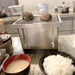 挽肉マニア - ご飯とお味噌汁