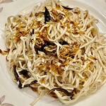 Zuien Shanhai Chuubou - 大定番の干し豆腐　干し海老が掛かっていて旨味マシマシです