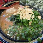 豚骨醤油ラーメン 王道家 - 普通（麺固め） （拡大）