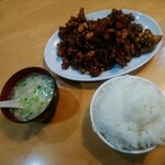 中国家庭料理 大福元 - 黒蒜子鶏、白飯(大)、湯