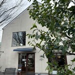 Yasai Kurabu Otono Hakafe - 誰かの別荘かお屋敷に遊びに来たような二階建て一軒屋の広々したカフェです