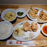 珉珉 - 料理写真:令和6年3月 ランチタイム(11:30〜14:00)
餃子セット 税込950円
餃子8個、唐揚げ2個、ご飯、スープ、漬けもの