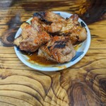 コケコッコー共和国 - 焼けたww卓上の一味唐辛子とにんにく追加♪