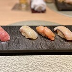 Suidoubashi Sushimitsu - 一の鮨：中トロを含む季節の江戸前握り4貫
                        中トロ／鱸（すずき）／赤貝／縞鯵