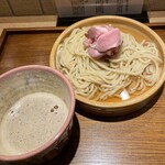 Mochi daya - つけ汁一種　にんにく醤油　釜揚げ