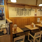 讃岐うどん 伊吹や製麺 - 店内(テーブル席2)