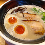 濃厚煮干とんこつラーメン 石田てっぺい - 