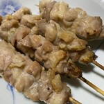 炭火やきとり 鳥信 - 塩焼きはレモン汁をかけるとさらに美味しかったです