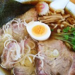 Shirakawa Te Uchi Ramen Usagi - アップ！カブリチャーシュー！この油浮き！