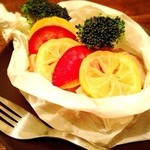 Ms.Plate - 塩漬けレモンと チキンの 包み焼き！カラフルー