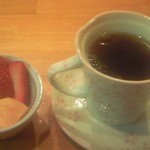 Guringurasu - ランチのアフタードリンクは珈琲を選択。サービスで季節の果物も付けてくださって、こういうのが凄く好き