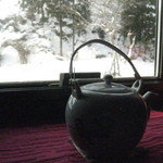 カフェ ギャラリｰ　美蔵 - 窓から見える雪景色