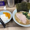 yokohamaiekeira-memmugenya - ラーメン並と無料サービスのご飯