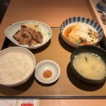Yayoi Ken - 【お肉3枚盛】三元豚肩ロースの西京焼定食(揚げ出し豆腐付)