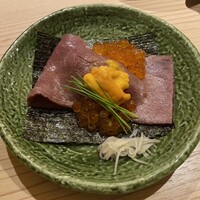 日本焼肉 はせ川 銀座店 - 和牛のにぎり 雲丹とこぼれいくら