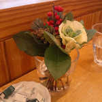 アフタヌーンティー・ティールーム - テーブルフラワー、１月仕様で綺麗です