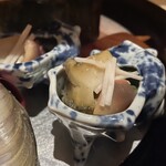 銀座 しのはら - 器は栄螺型ですが中身は鮑など