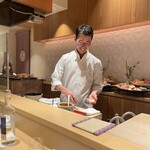 銀座 しのはら - フォアグラ担当からはずれたのにご指名で１組分だけ準備する田中さん