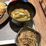 贅沢とんかつ アバンティ - きんぴら、味噌汁もうまいから。