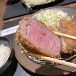 贅沢とんかつ アバンティ - 肉汁分かるかな？