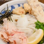 麺匠 釜善 - 鶏肉ちくわ天ぶっかけ950円