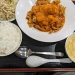 Tachibanaya - エビチリ定食。
                        サービス価格で1,100円
                        正価は1,150円か1,200円くらいと思う
