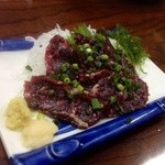Tsuribito izakaya kawana - 鯨の尾の肉の刺身
