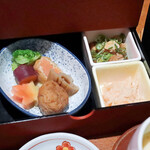 Yuushokubouya - 炊き合わせ、酢の物、小鉢