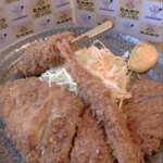 茶の間 - いわゆるミックスフライ定食です。